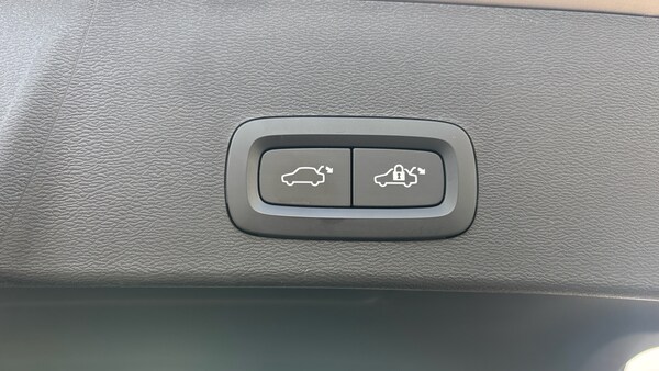 Used Volvo XC40 2023 for sale - 76181888: Photo 46