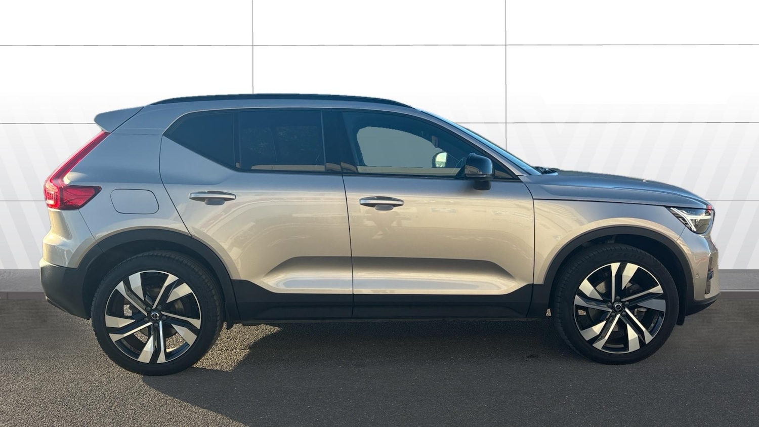 Used Volvo XC40 2023 for sale - 76181888: Photo 5