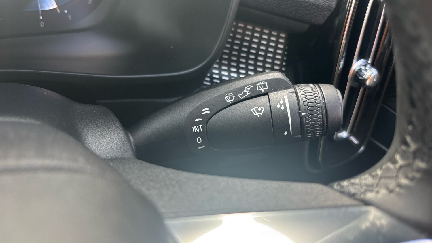 Used Volvo XC40 2023 for sale - 76181888: Photo 58