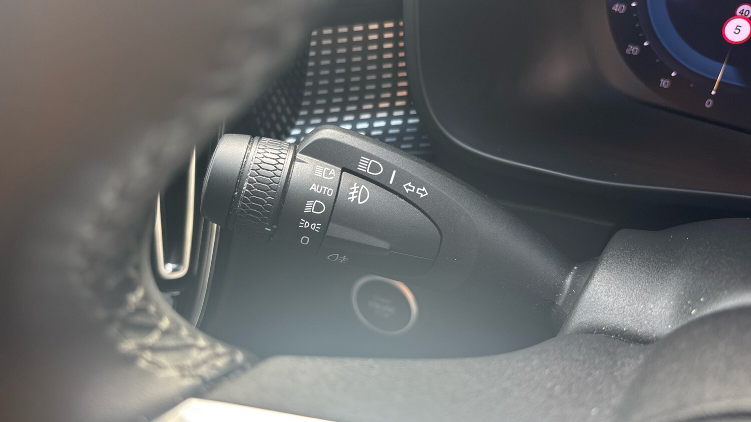 Used Volvo XC40 2023 for sale - 76181888: Photo 59