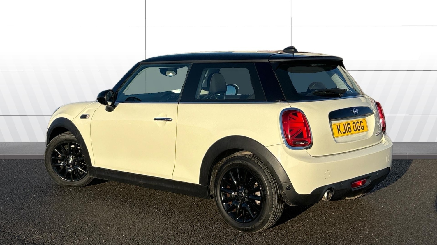 Used MINI Hatch 2018 for sale - 76766831: Photo 2