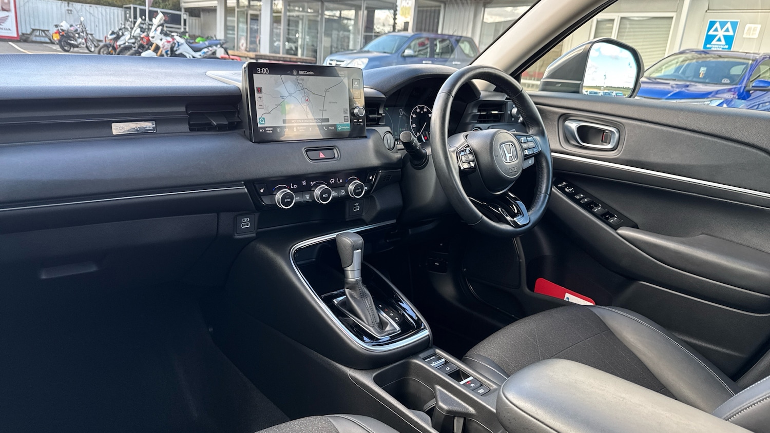 Used Honda HR-V 2023 for sale - 76101947: Photo 2