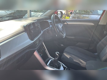 Used Volkswagen T-Roc 2023 for sale - 75443676: Photo