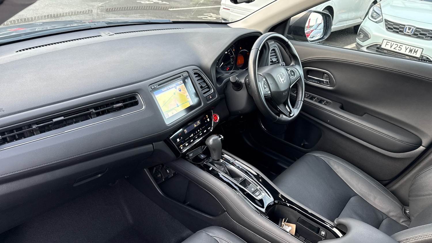 Used Honda HR-V 2018 for sale - 76860206: Photo 2