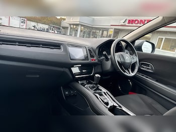 Used Honda HR-V 2018 for sale - 76452661: Photo