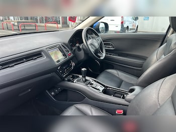 Used Honda HR-V 2017 for sale - 76224873: Photo 2