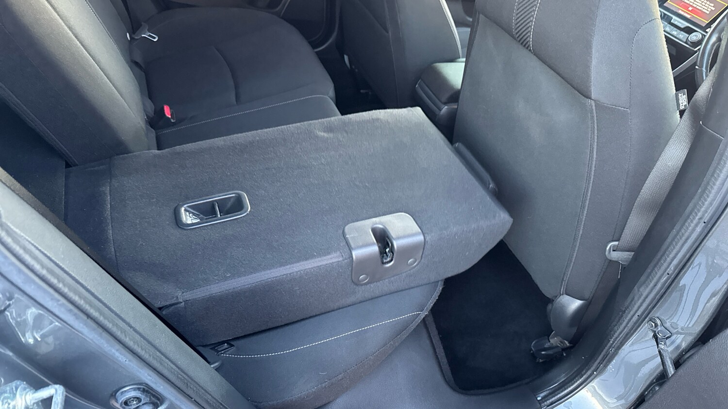 Used Honda Civic 2018 for sale - 76792880: Photo 35