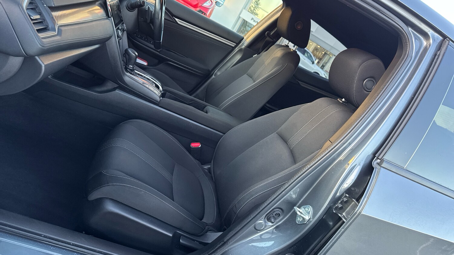 Used Honda Civic 2018 for sale - 76792880: Photo 40