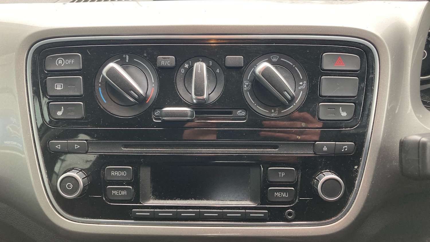 Used Volkswagen up! 2016 for sale - 77662479: Photo 12