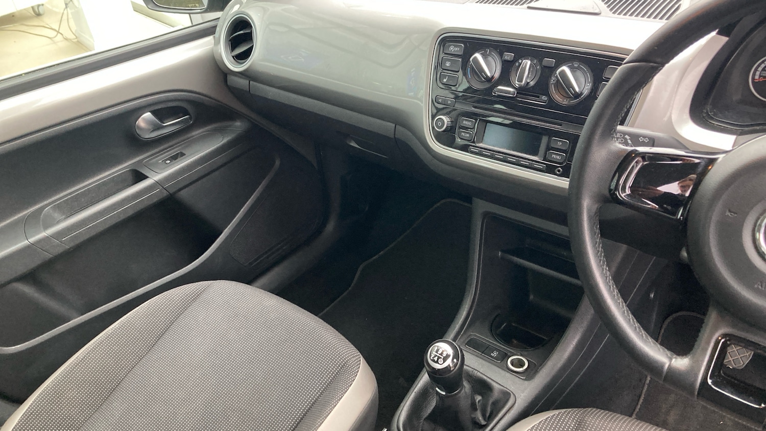 Used Volkswagen up! 2016 for sale - 77662479: Photo 14