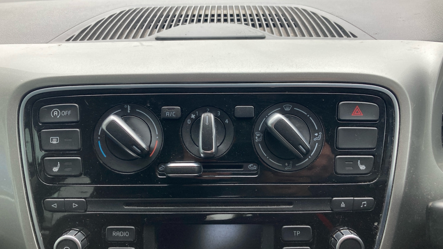 Used Volkswagen up! 2016 for sale - 77662479: Photo 38