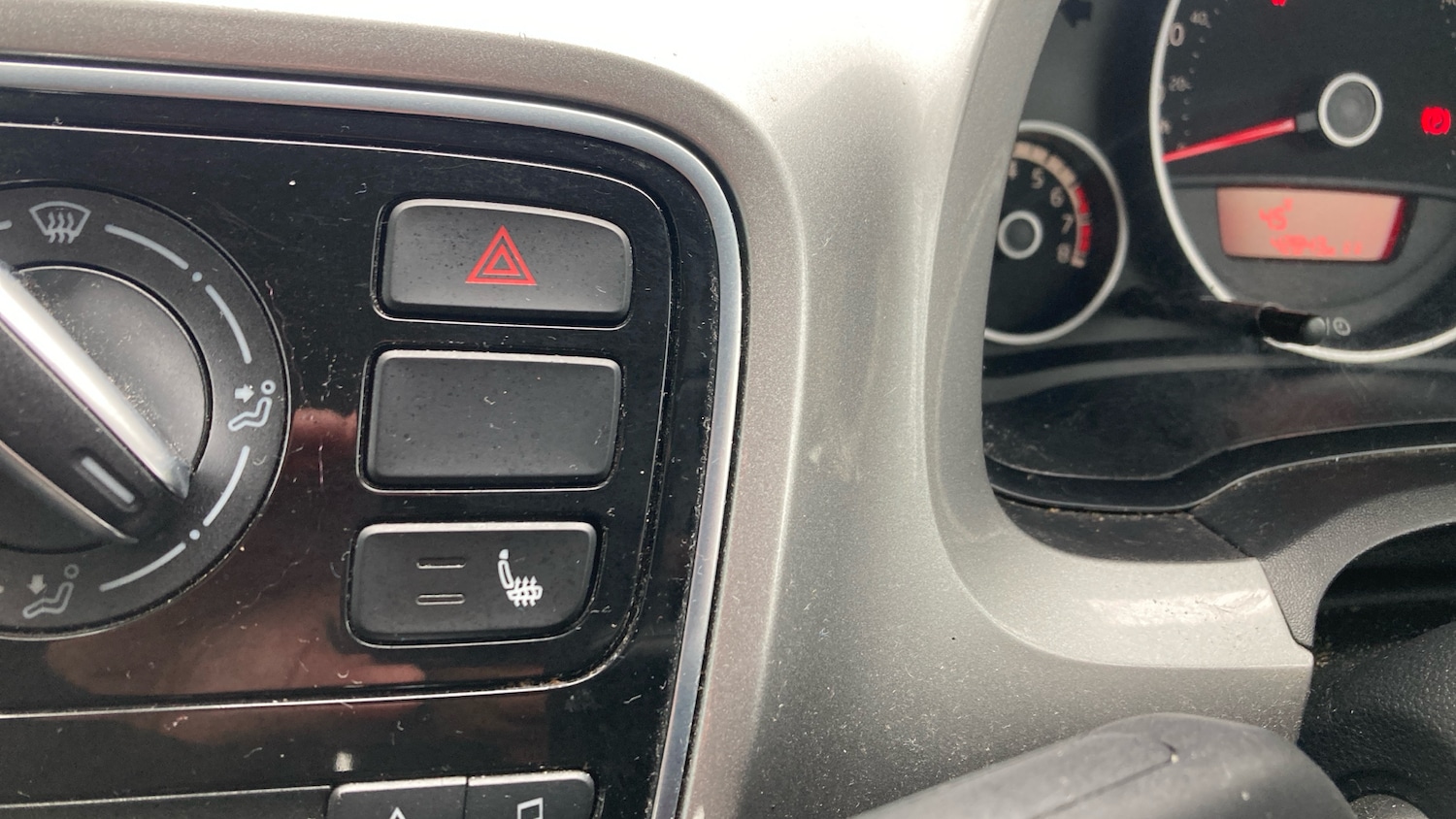 Used Volkswagen up! 2016 for sale - 77662479: Photo 40