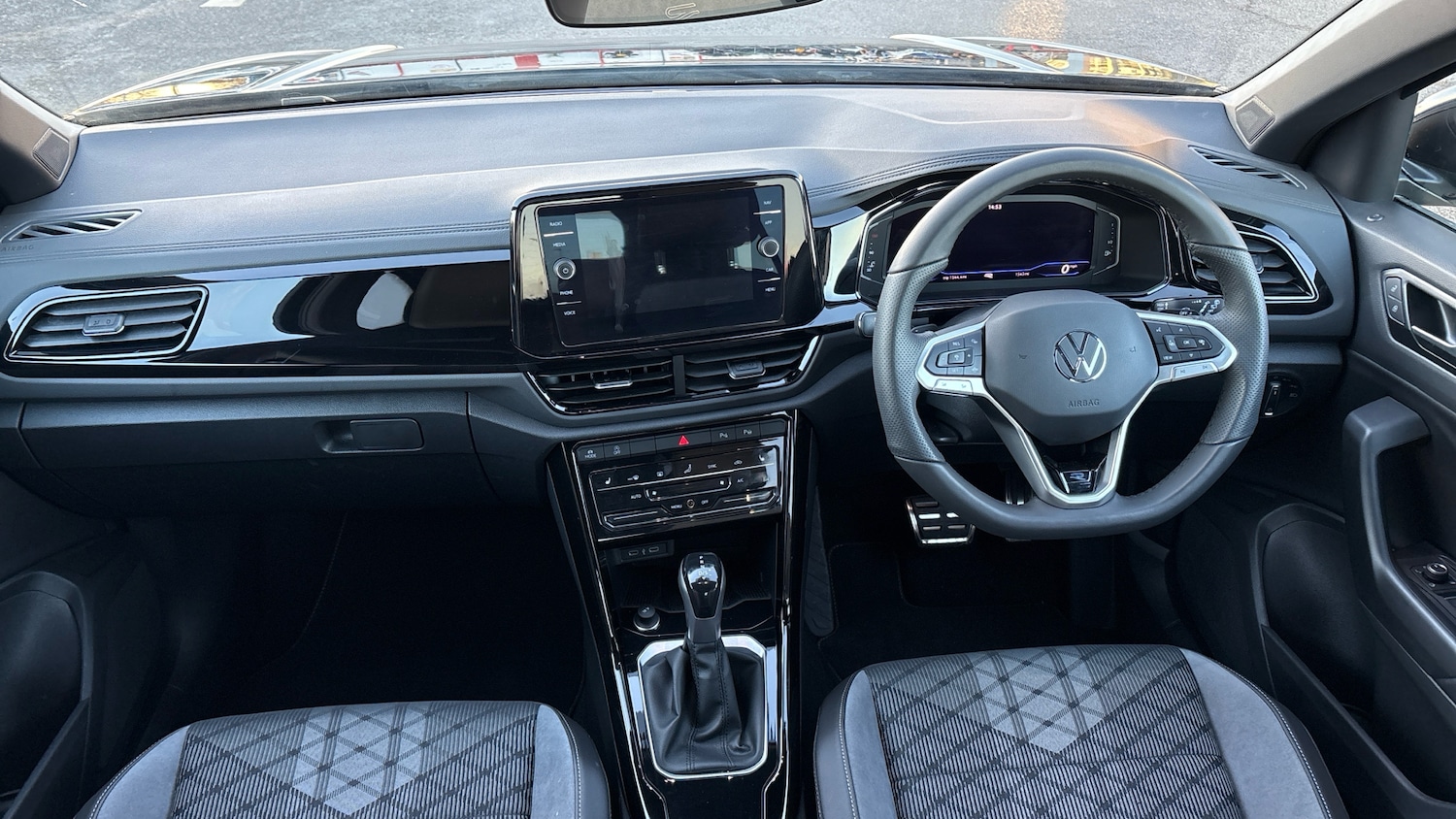 Used Volkswagen T-Roc 2025 for sale - 76860209: Photo 10