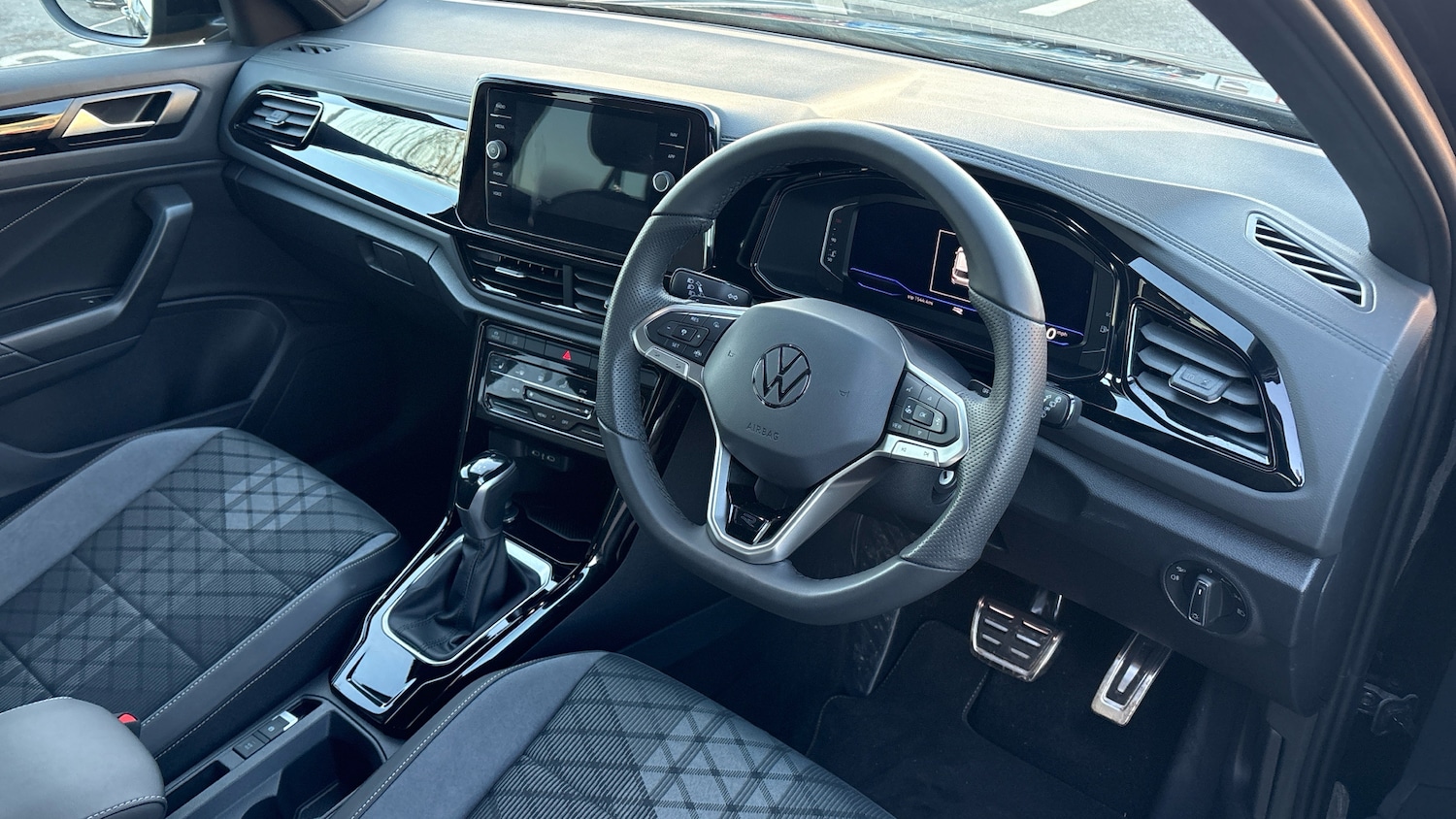 Used Volkswagen T-Roc 2025 for sale - 76860209: Photo 11