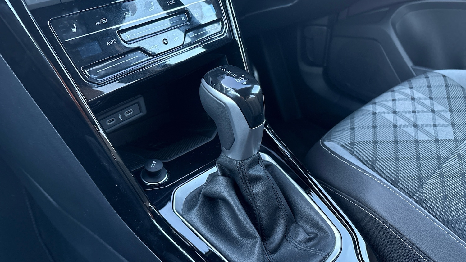 Used Volkswagen T-Roc 2025 for sale - 76860209: Photo 13