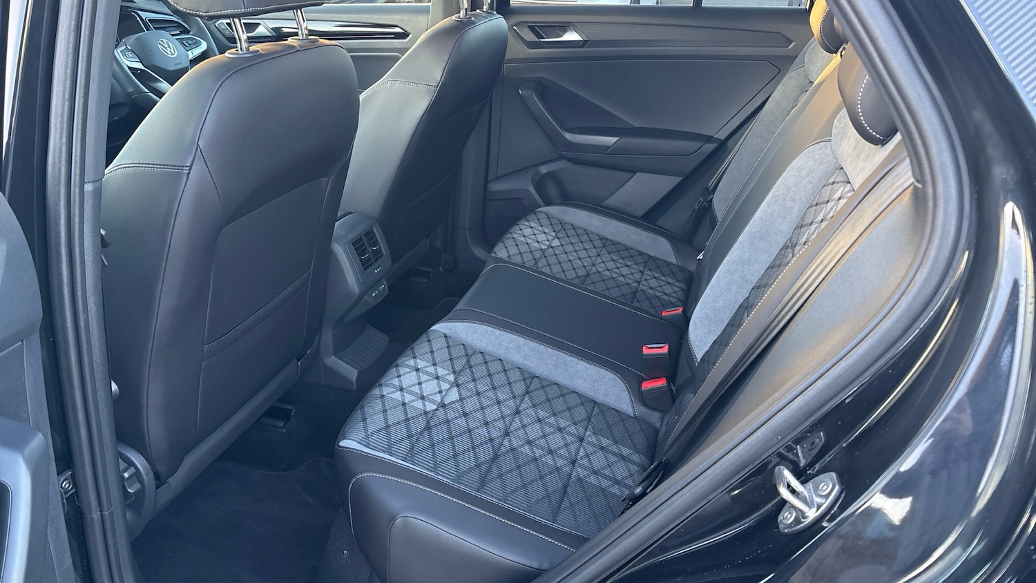 Used Volkswagen T-Roc 2025 for sale - 76860209: Photo 16