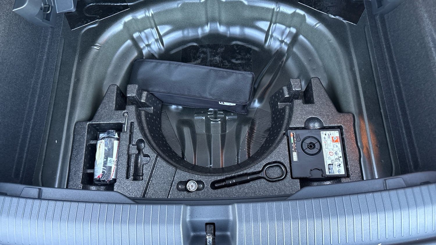 Used Volkswagen T-Roc 2025 for sale - 76860209: Photo 30