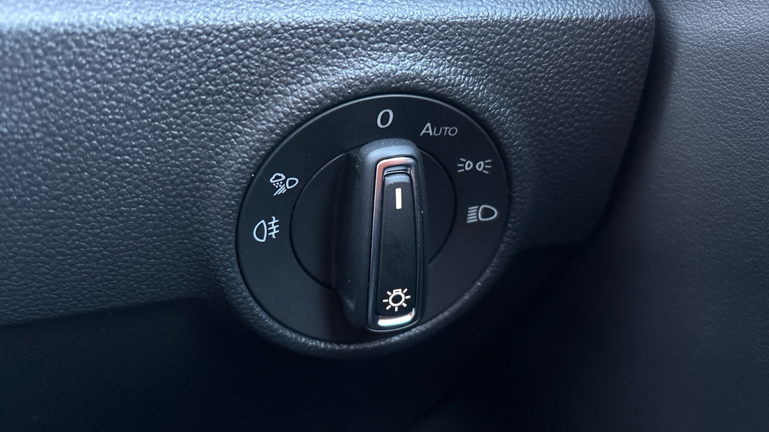 Used Volkswagen T-Roc 2025 for sale - 76860209: Photo 33