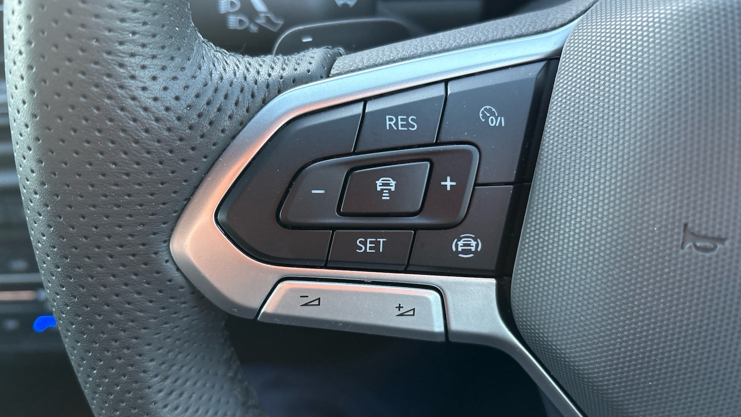 Used Volkswagen T-Roc 2025 for sale - 76860209: Photo 35