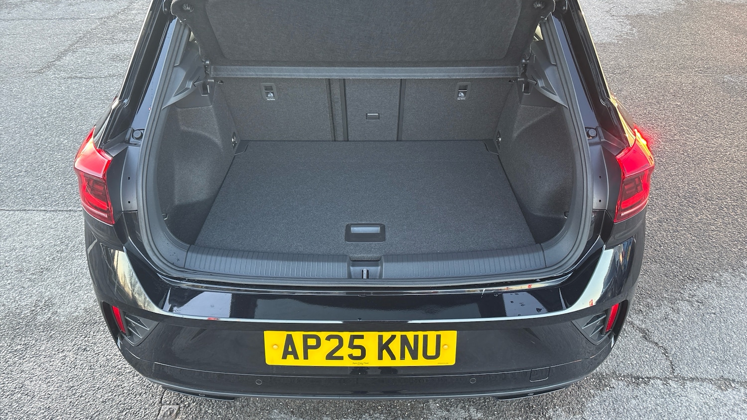 Used Volkswagen T-Roc 2025 for sale - 76860209: Photo 4