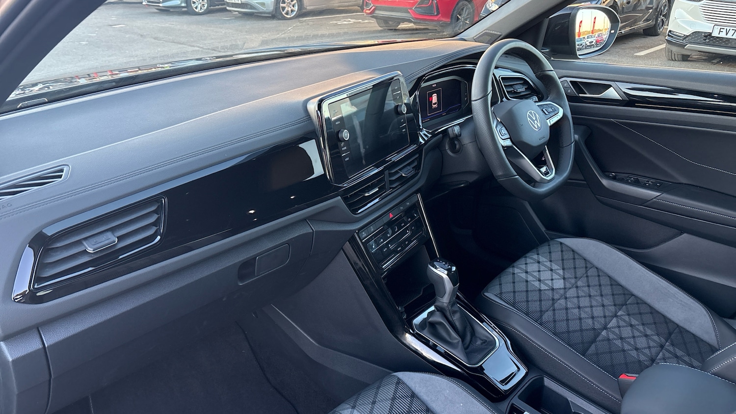 Used Volkswagen T-Roc 2025 for sale - 76860209: Photo 9