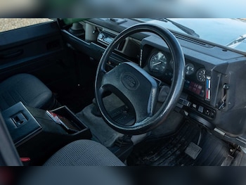 Used Land Rover Defender 1995 for sale - 78410307: Photo
