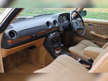 Used Mercedes-Benz C-Class 1985 for sale - 75775448: Photo