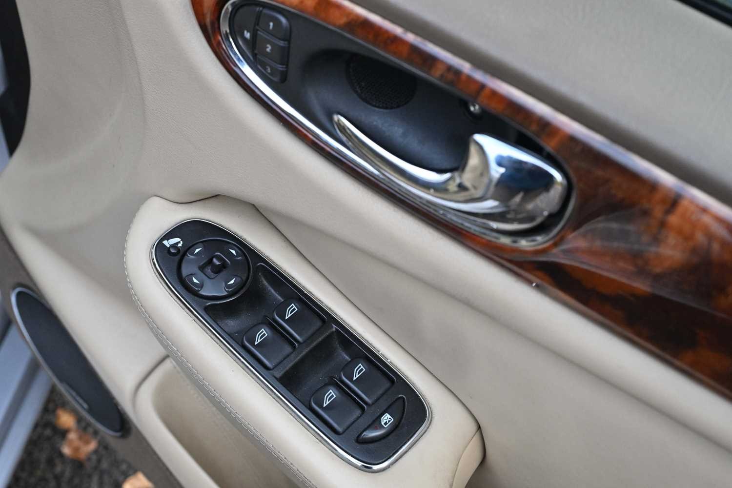 Used Jaguar XJ 2006 for sale - 76565027: Photo 57
