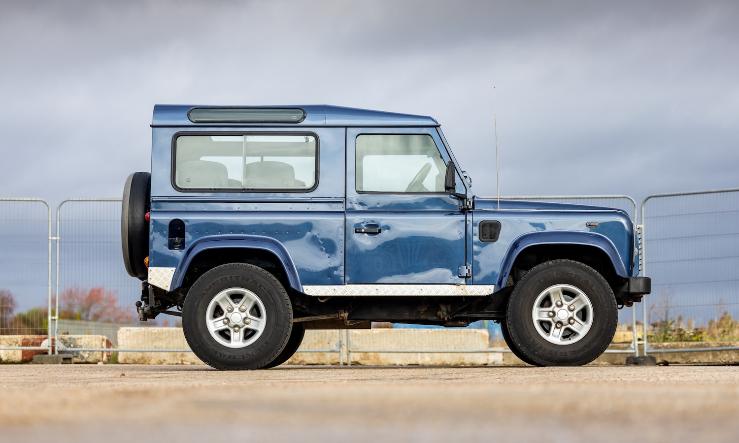 Used Land Rover Defender 2004 for sale - 76488473: Photo 2