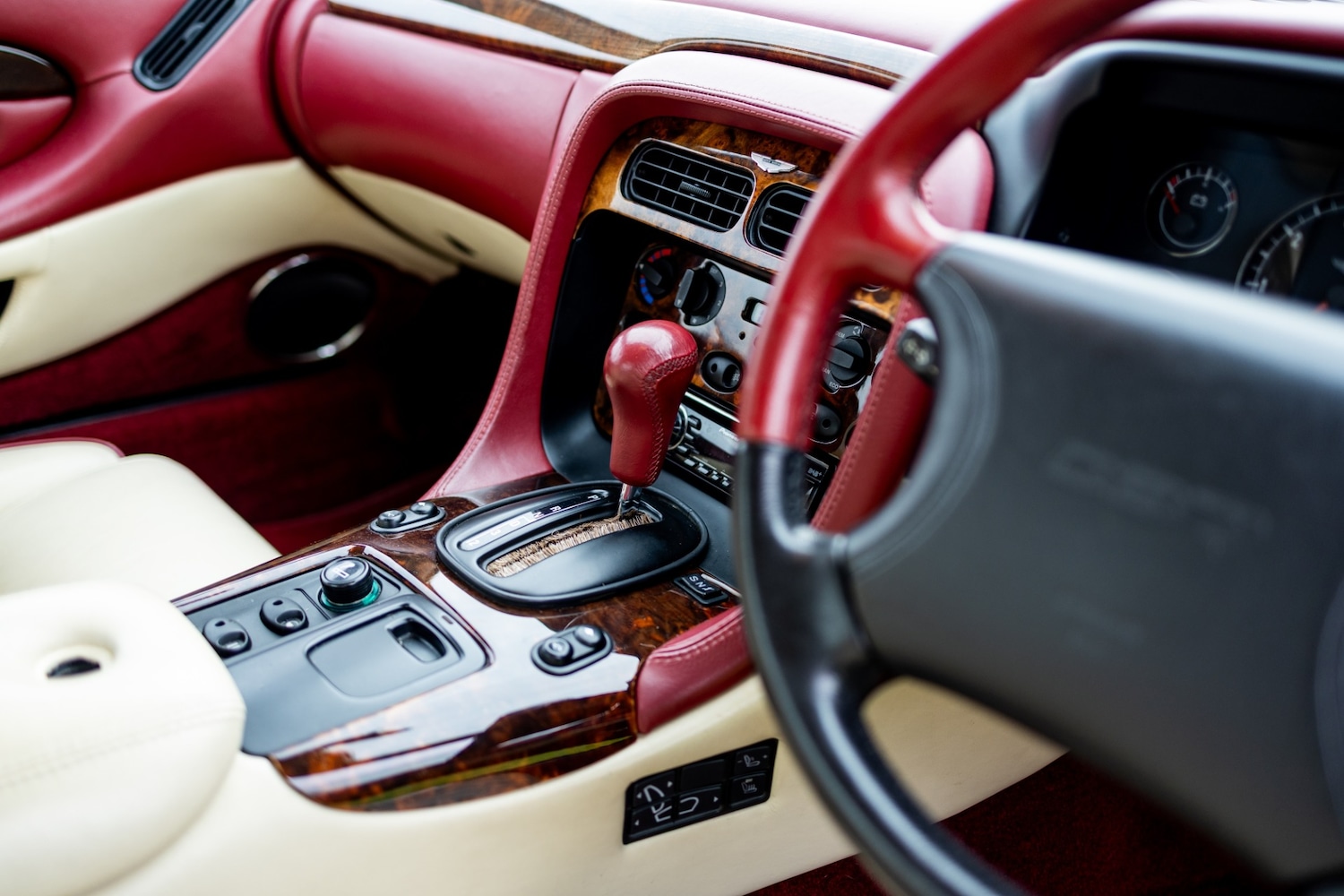 Used Aston Martin DB7 1996 for sale - 77431679: Photo 26