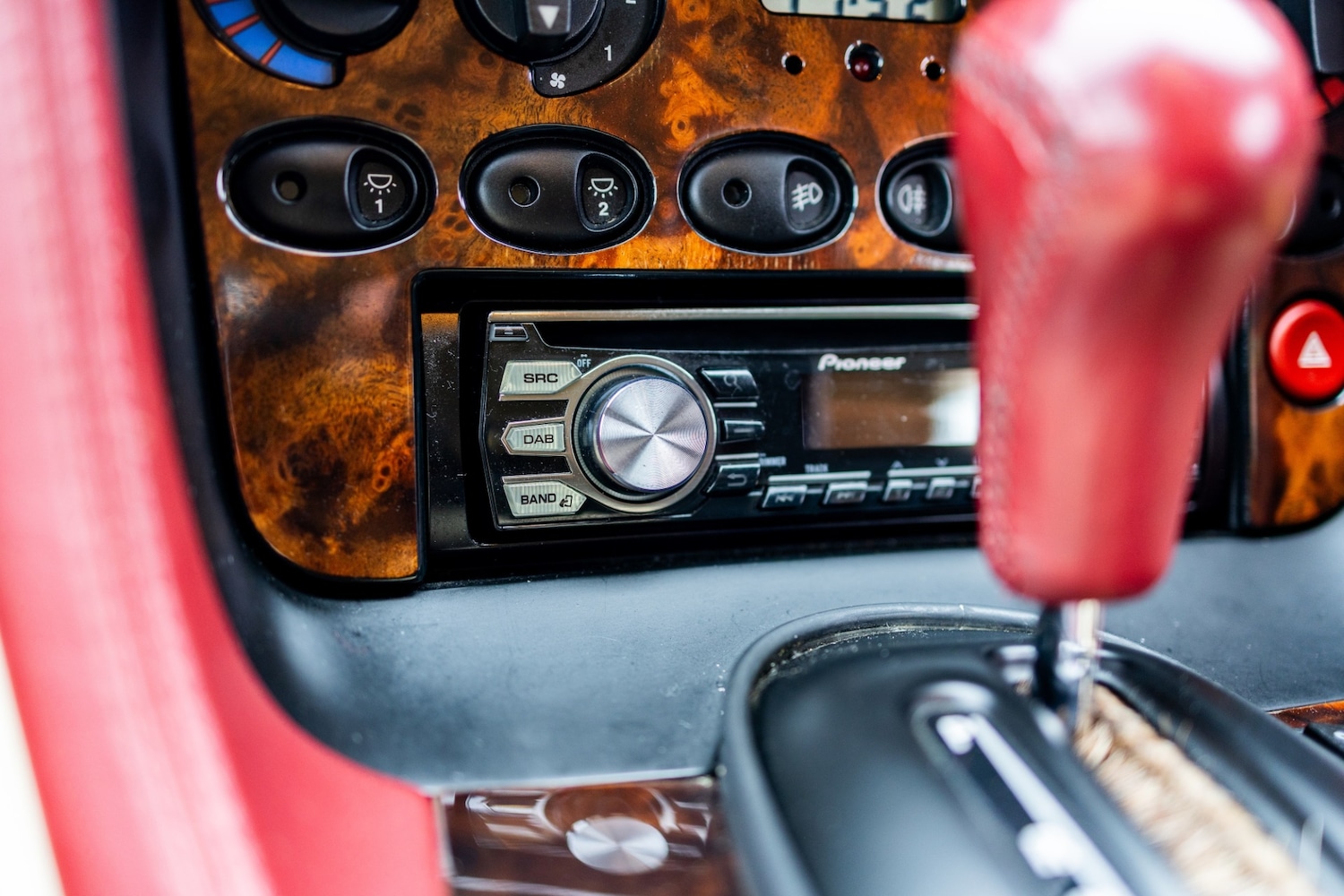 Used Aston Martin DB7 1996 for sale - 77431679: Photo 37