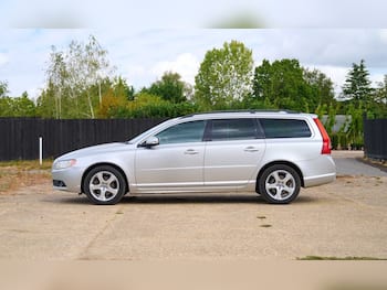 Used Volvo V70 2009 for sale - 79615040: Photo