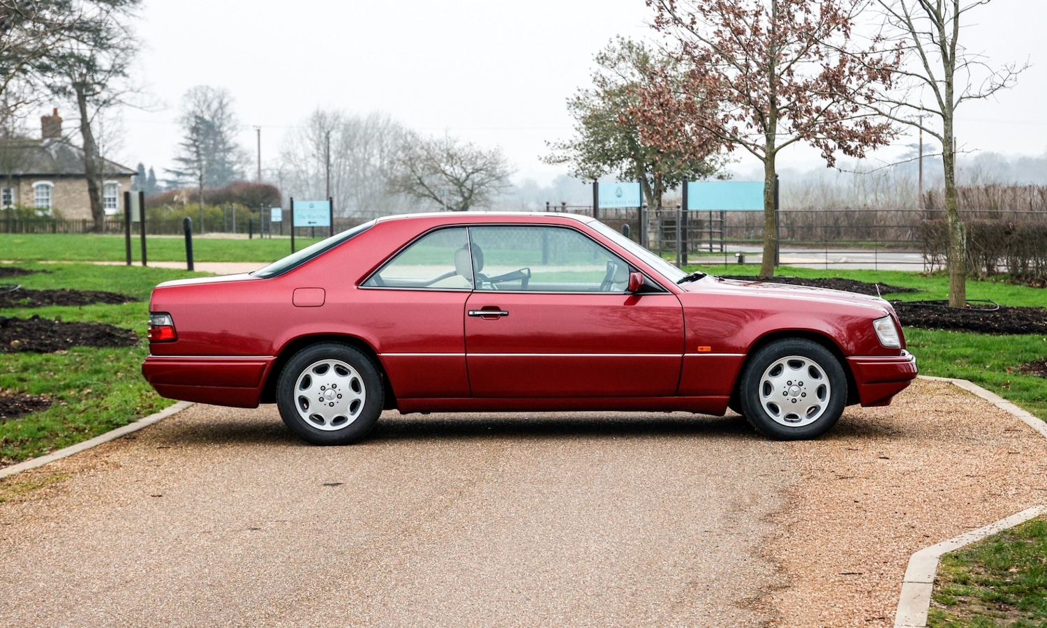 Used Mercedes-Benz E Class 1995 for sale - 77445759: Photo 2