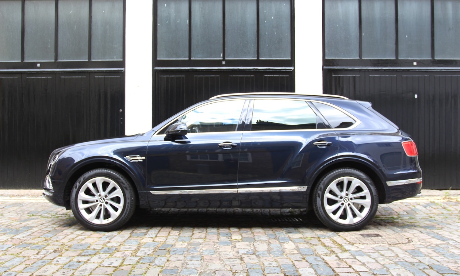 Used Bentley Bentayga 2017 for sale - 77589733: Photo 2
