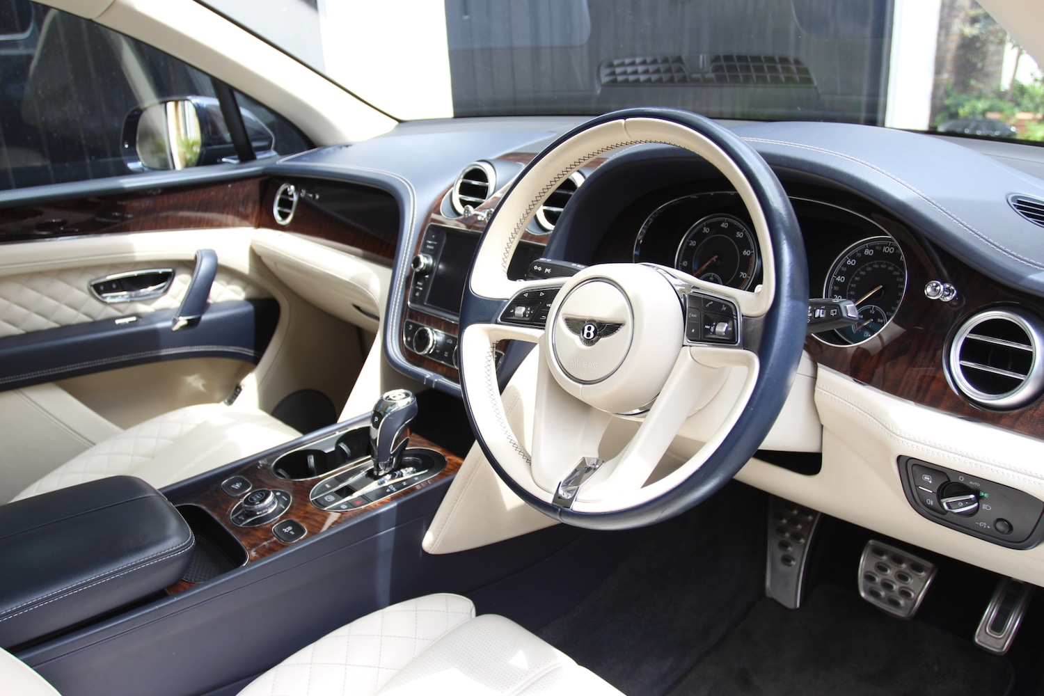 Used Bentley Bentayga 2017 for sale - 77589733: Photo 25