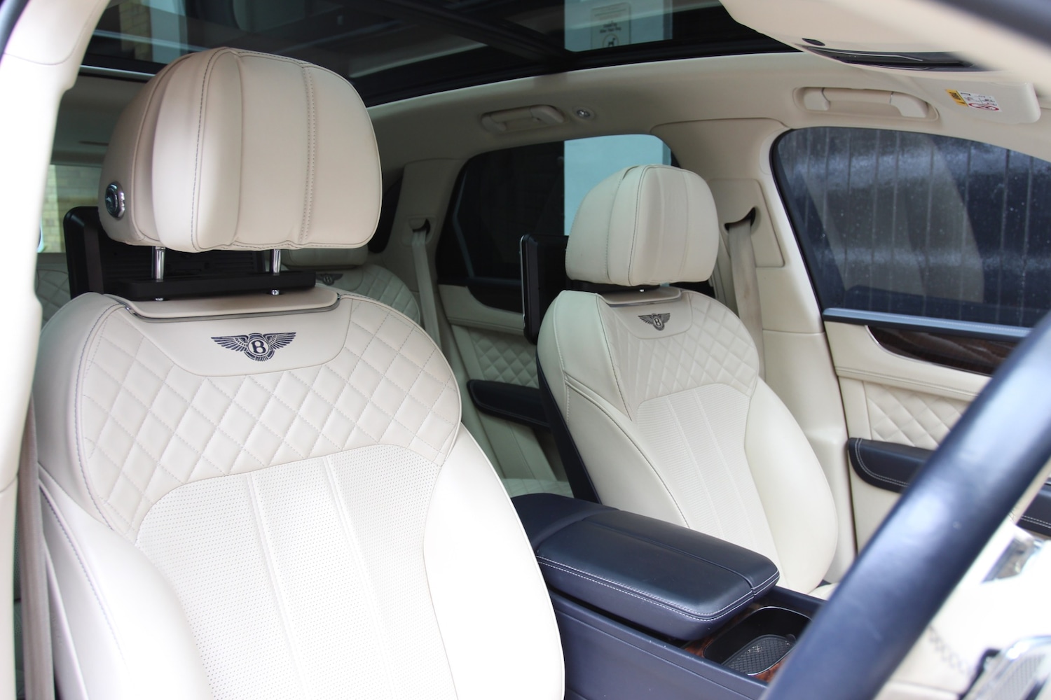 Used Bentley Bentayga 2017 for sale - 77589733: Photo 26