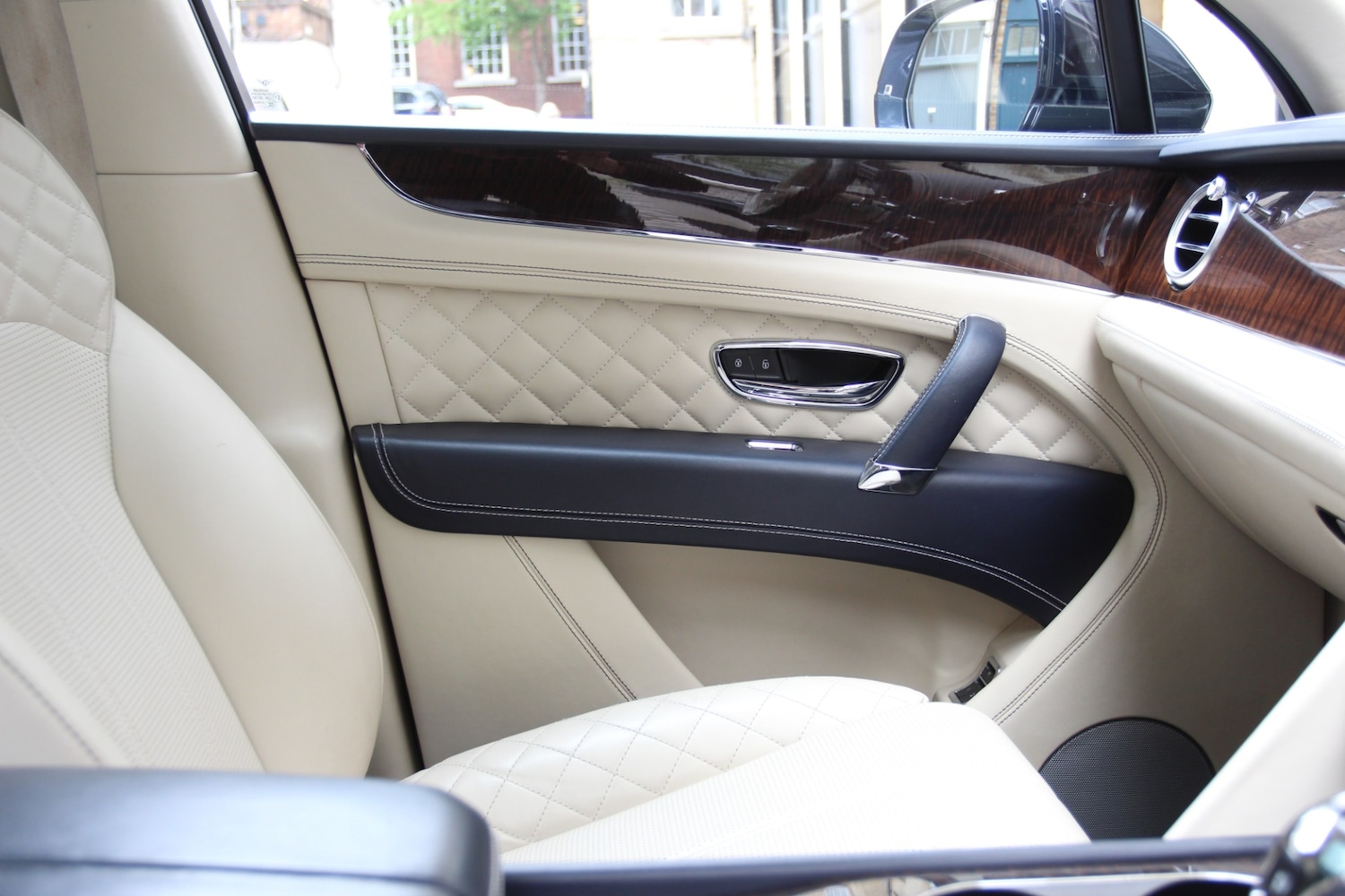 Used Bentley Bentayga 2017 for sale - 77589733: Photo 27