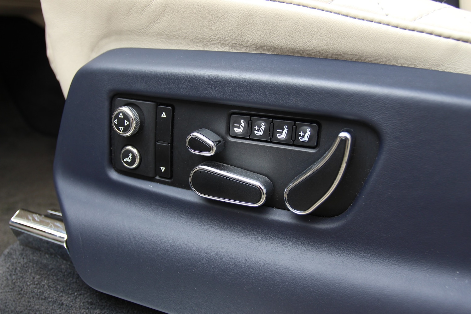 Used Bentley Bentayga 2017 for sale - 77589733: Photo 32