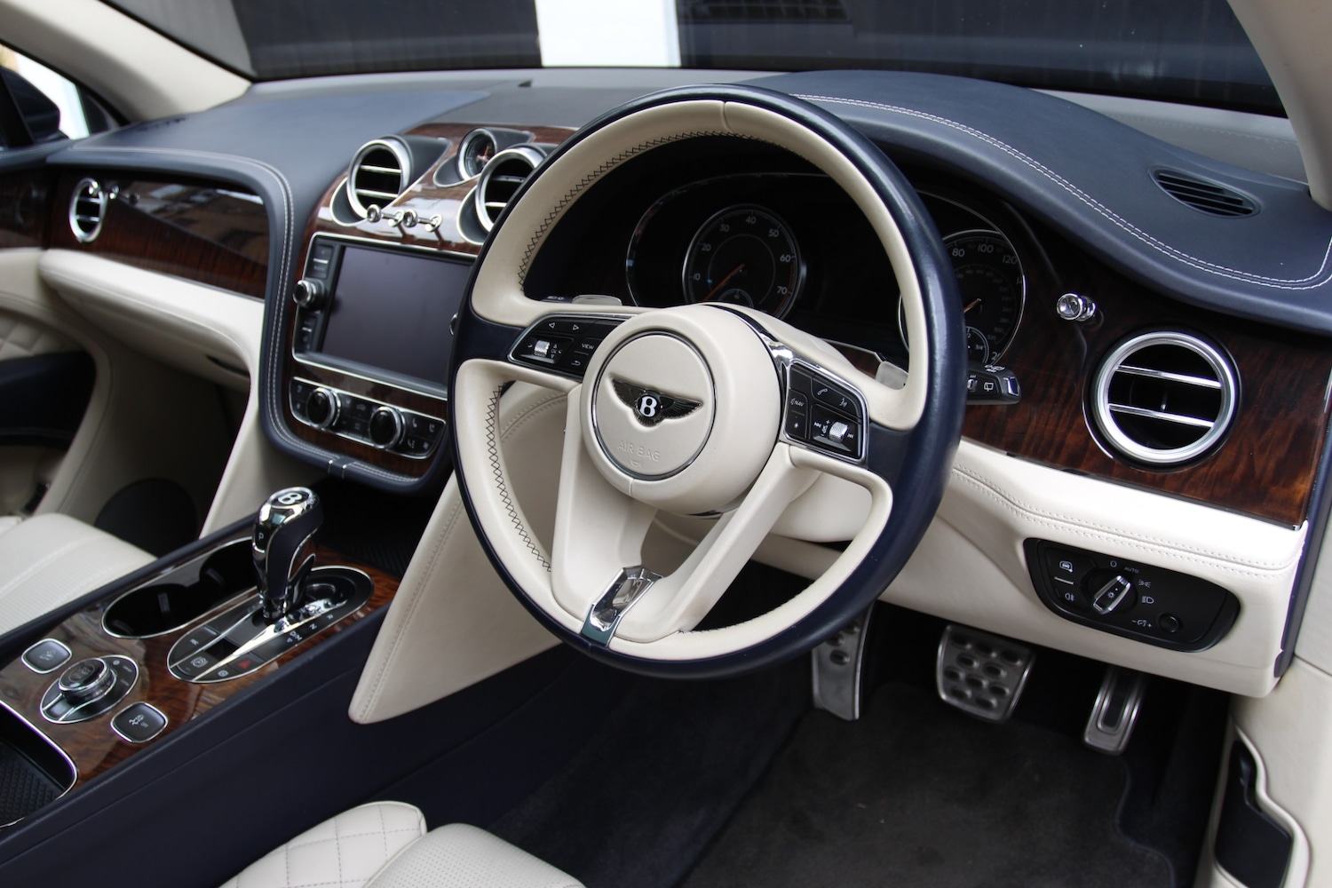 Used Bentley Bentayga 2017 for sale - 77589733: Photo 37