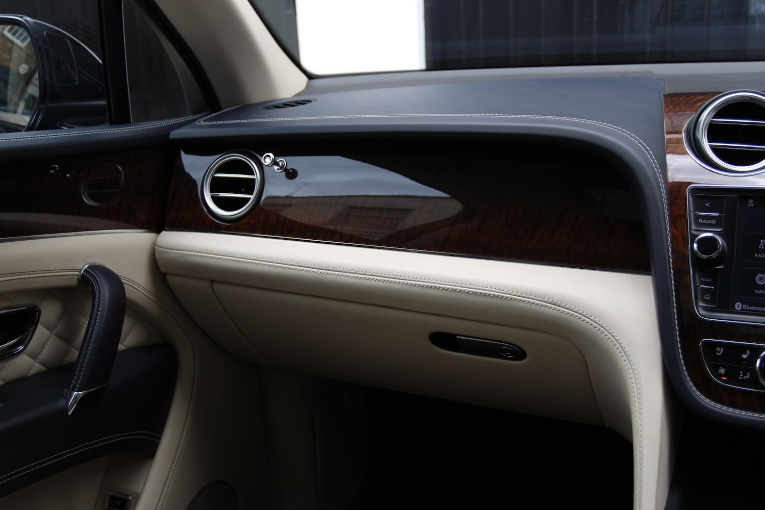 Used Bentley Bentayga 2017 for sale - 77589733: Photo 39