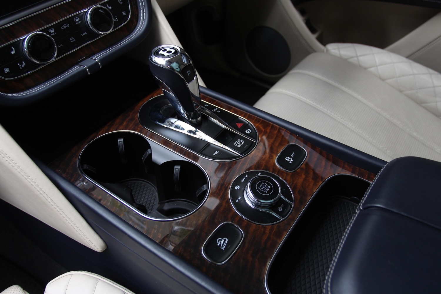 Used Bentley Bentayga 2017 for sale - 77589733: Photo 40