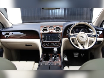 Used Bentley Bentayga 2017 for sale - 77589733: Photo