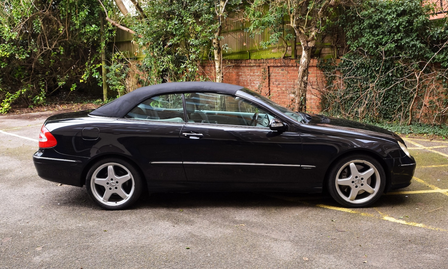 Used Mercedes-Benz CLK 2004 for sale - 77578985: Photo 2