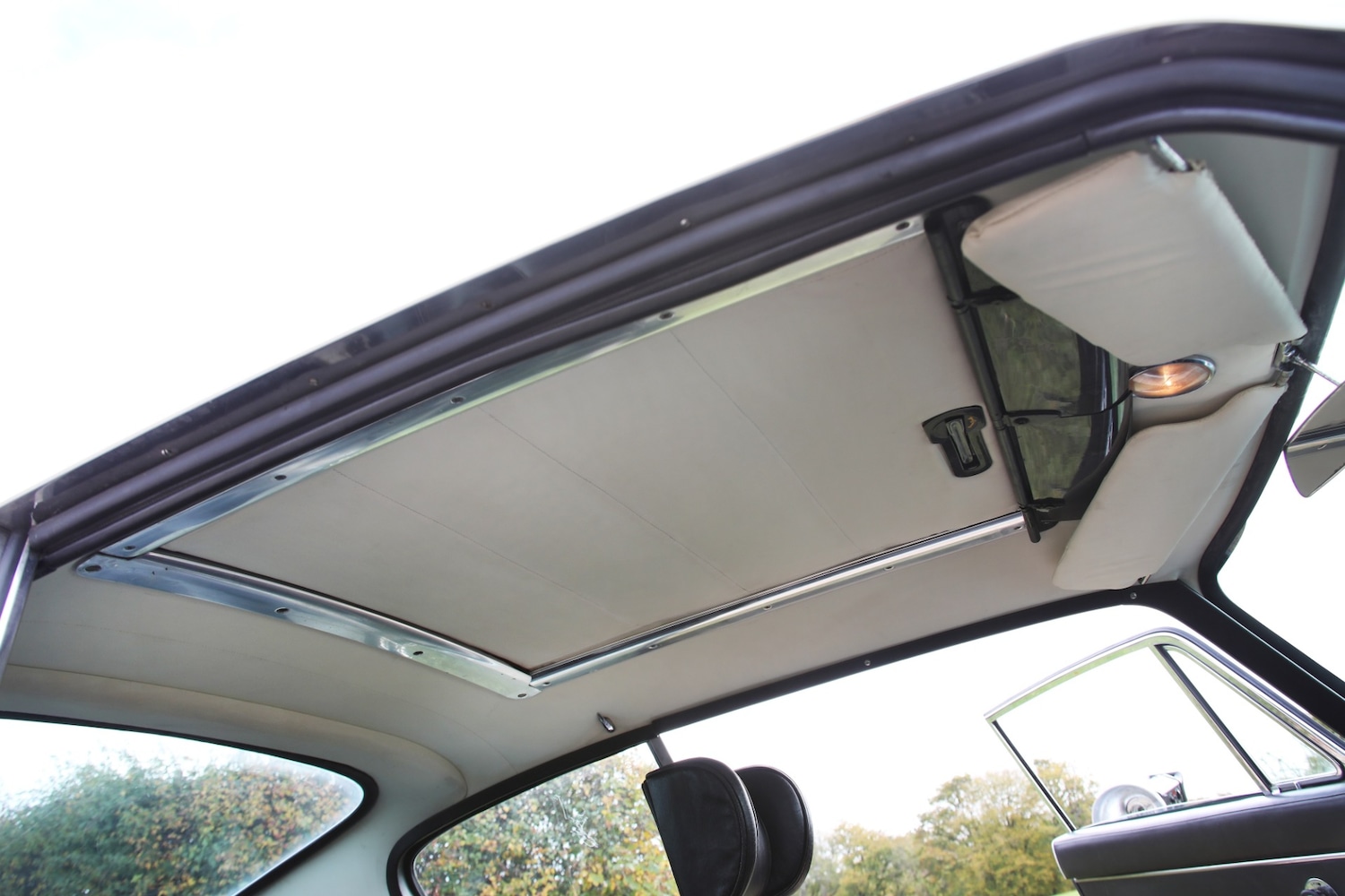 Used Aston Martin DB6 1968 for sale - 77530108: Photo 28