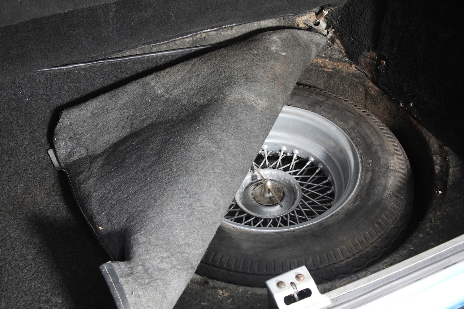 Used Aston Martin DB6 1968 for sale - 77530108: Photo 30