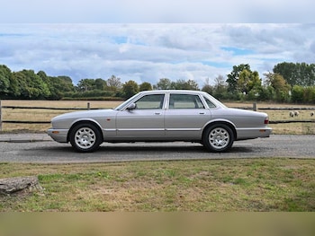 Used Jaguar XJ 2002 for sale - 75774618: Photo