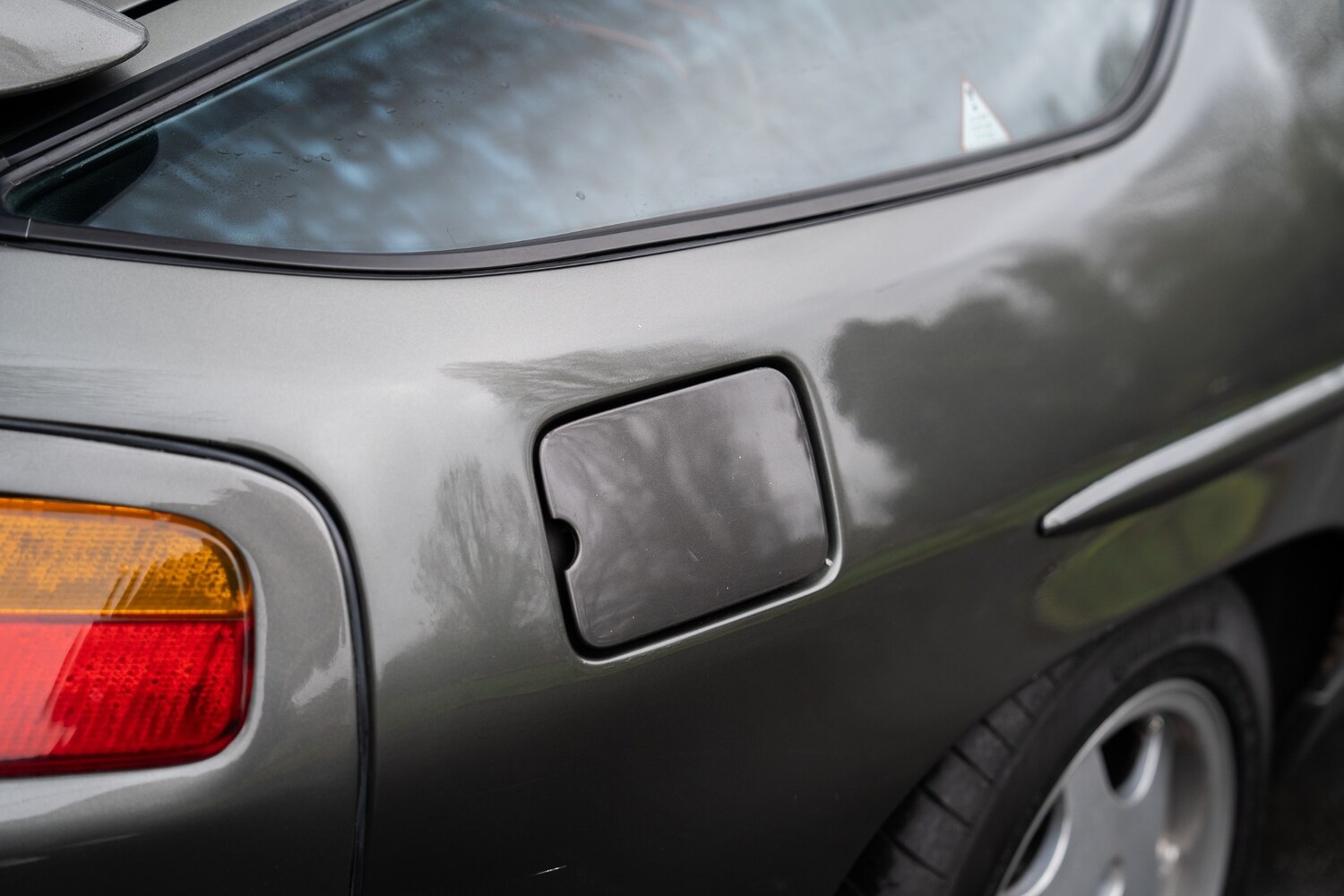 Used Porsche 928 1993 for sale - 77541858: Photo 47