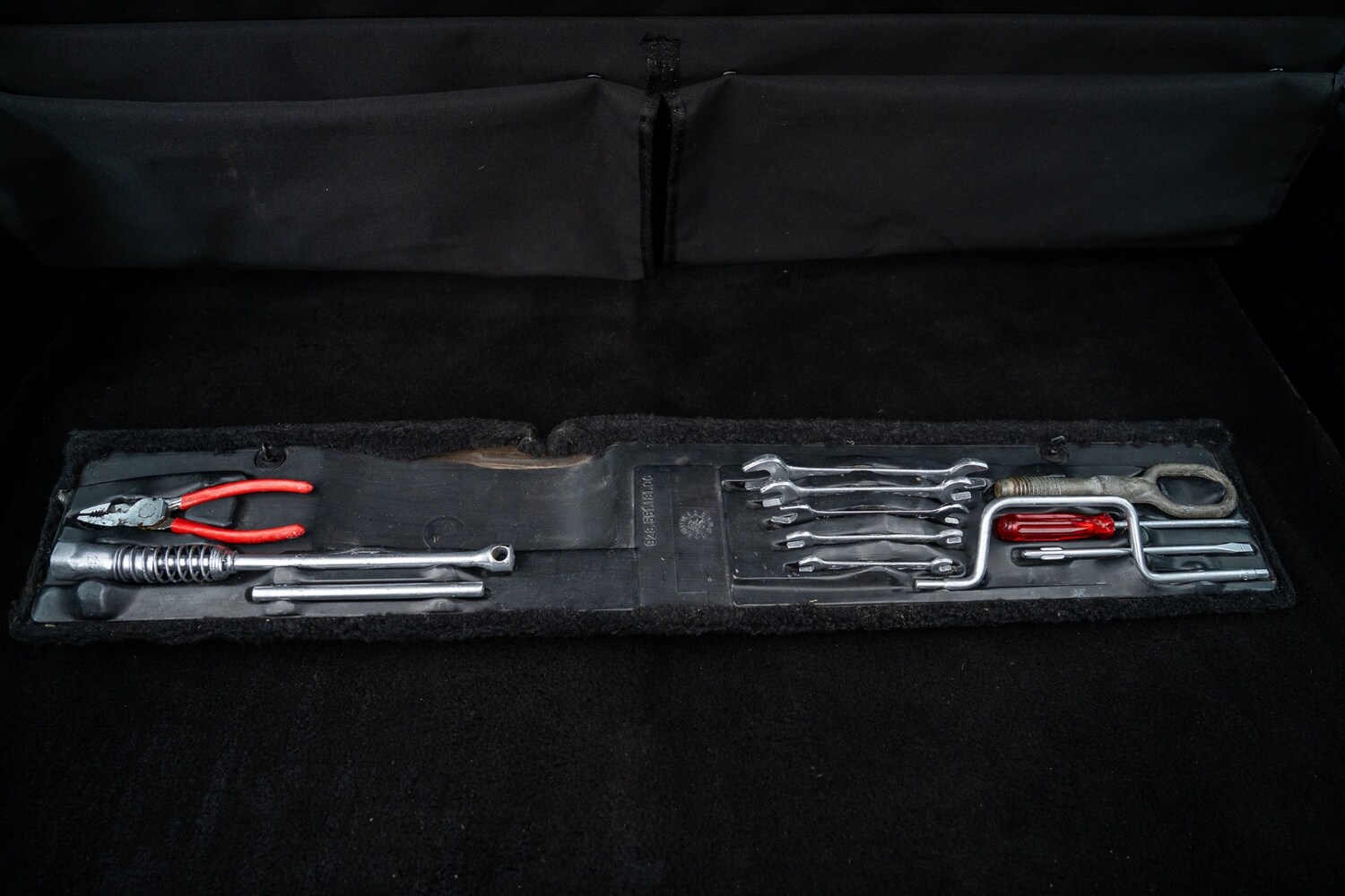 Used Porsche 928 1993 for sale - 77541858: Photo 56