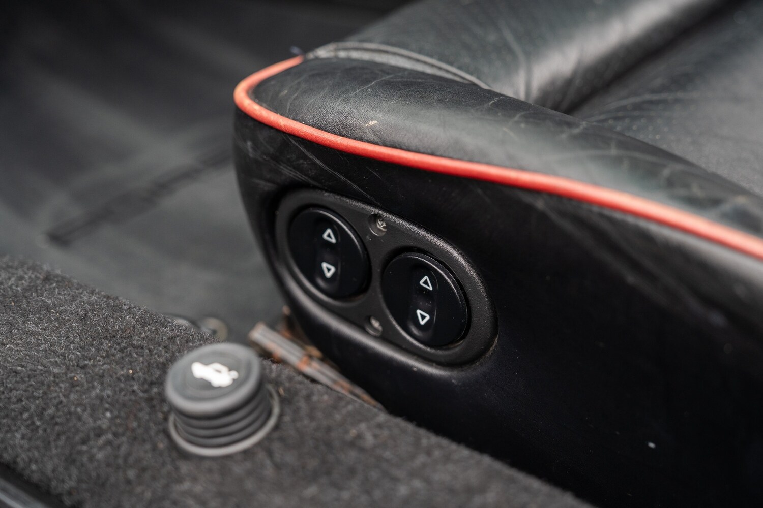 Used Porsche 928 1993 for sale - 77541858: Photo 71