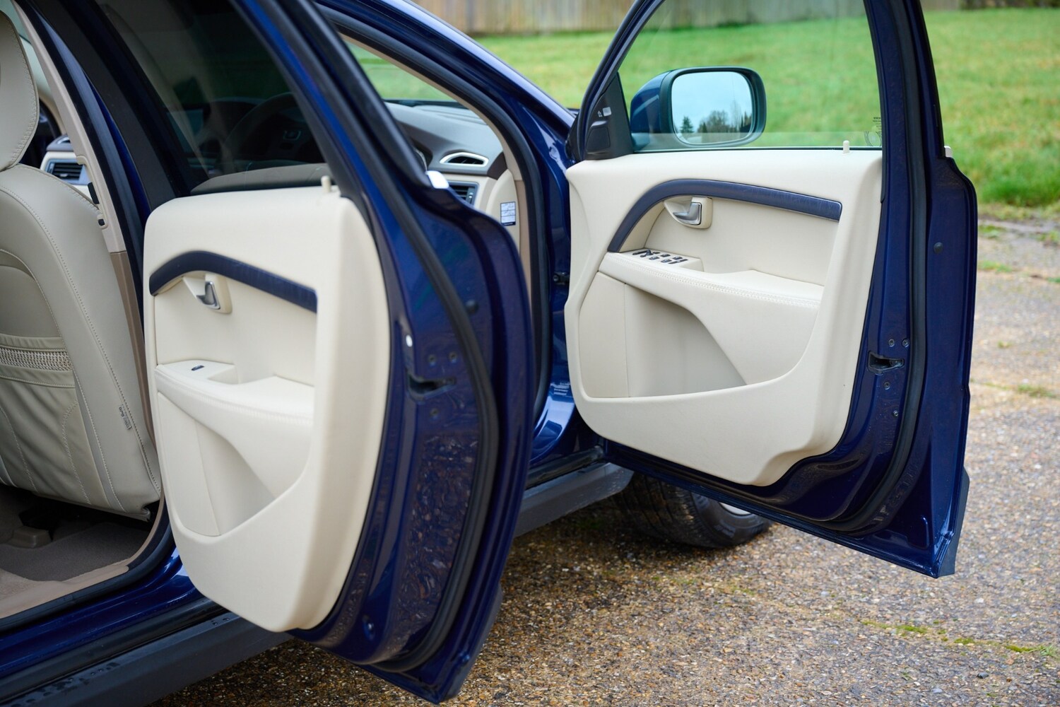 Used Volvo XC70 2012 for sale - 77542558: Photo 46